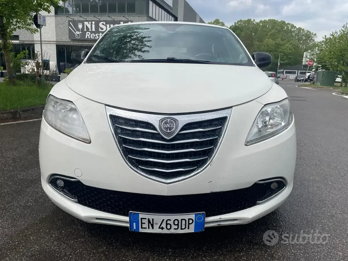 Gebraucht Lancia Ypsilon S 95 PS (69 kW) 2012 Weiß Kleinwagen