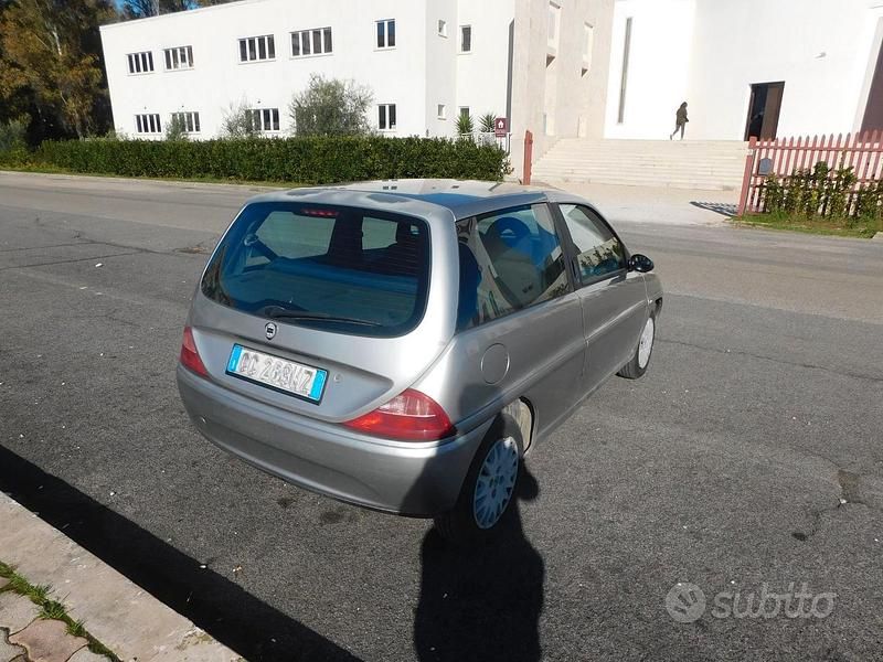 Usata Lancia Ypsilon 80 CV (58 kW) 2002 Utilitaria