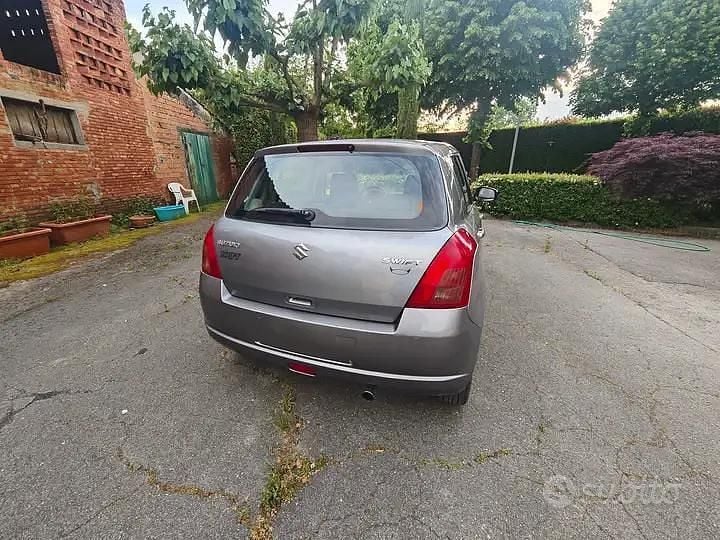 Usata Suzuki Swift GL 92 CV (67 kW) 2006 Grigio Berlina