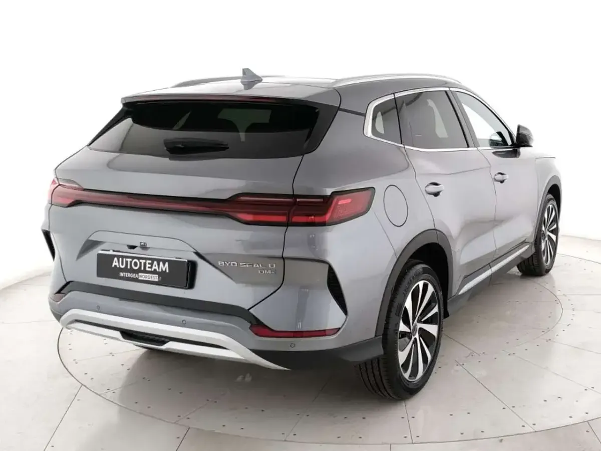 Usata BYD Seal U Boost 98 CV (72 kW) 2025 Grigio metall. SUV
