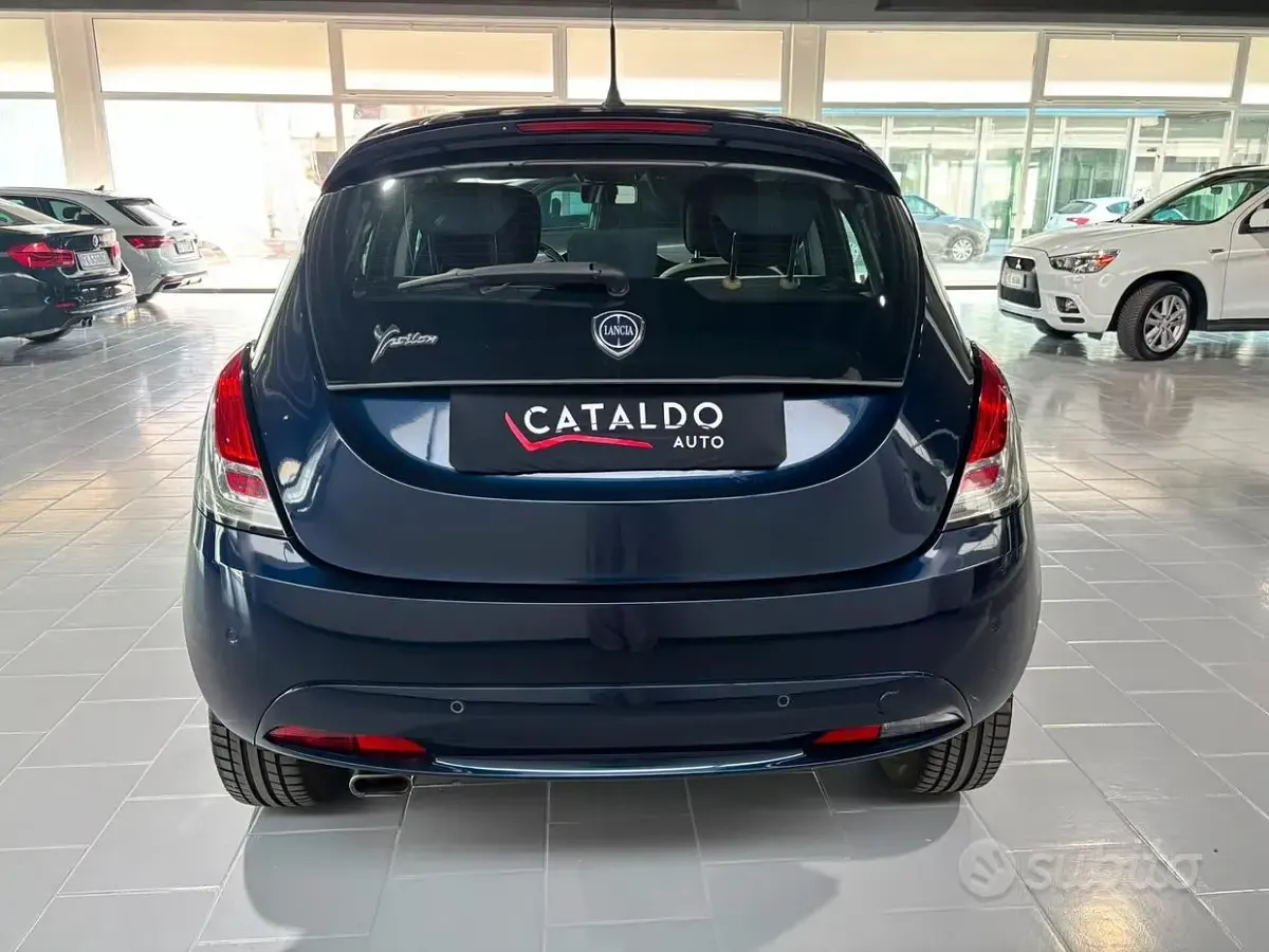 Usata Lancia Ypsilon Silver 69 CV (50 kW) 2016 Blu Utilitaria