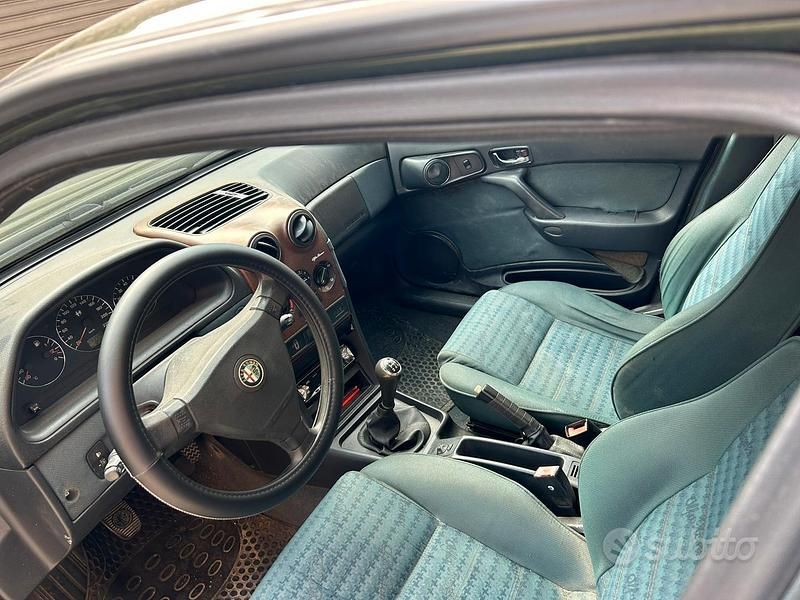 Usata Alfa Romeo 146 2000 Verde Utilitaria