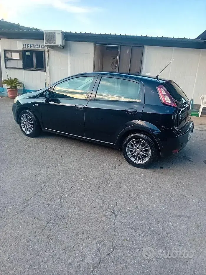Usata Fiat Grande Punto 75 CV (55 kW) 2011 Utilitaria