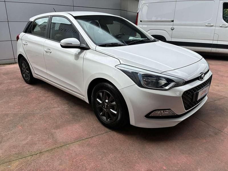 Usata Hyundai i20 Comfort 84 CV (61 kW) 2018 Bianco Utilitaria