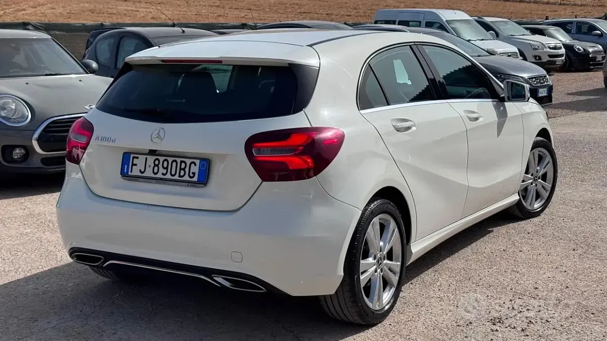 Usata Mercedes A180 Premium 109 CV (80 kW) 2017 Bianco Utilitaria