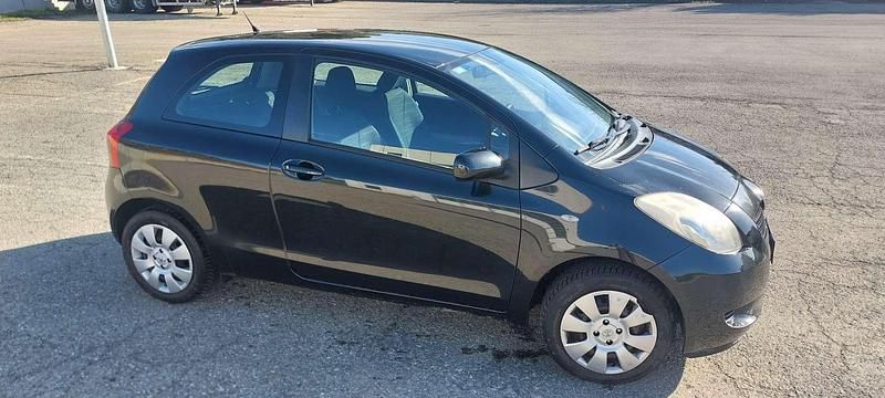 Usata Toyota Yaris Sol 69 CV (50 kW) 2007 Nero Utilitaria