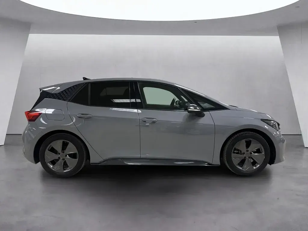 Usata Cupra Born 69 kW (95 CV) 2023 Grigio / pastello Utilitaria