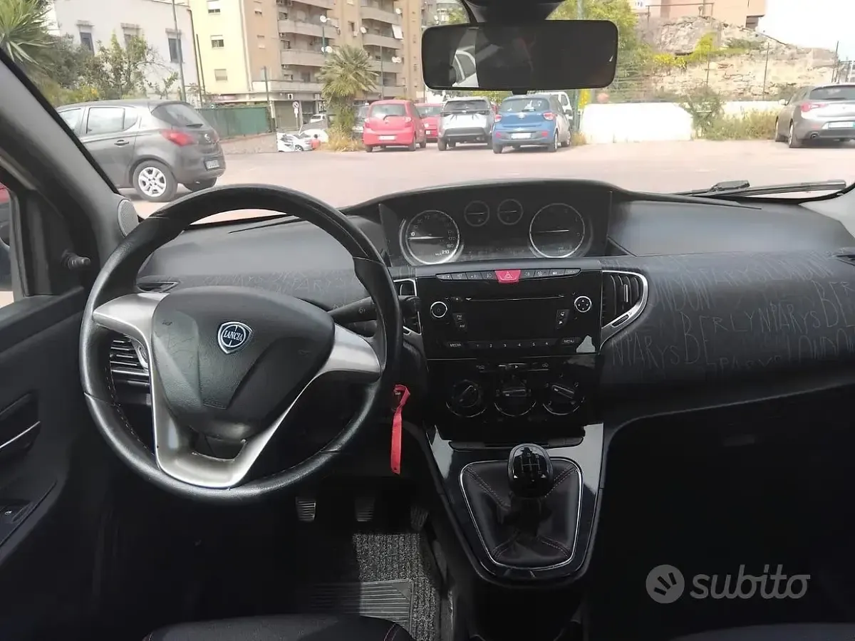 Usado Lancia Ypsilon 75 HP (55 kW) 2013 Branco Citadino