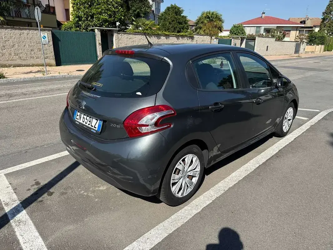 Usata Peugeot 208 Active 82 CV (60 kW) 2012 Grigio Utilitaria