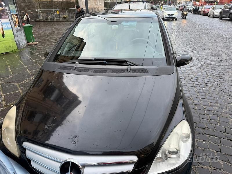 Usata Mercedes B200 140 CV (102 kW) 2009 Nero Monovolume
