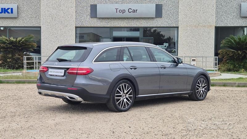 Usata Mercedes E220 200 CV (147 kW) 2022 Grigio Berlina