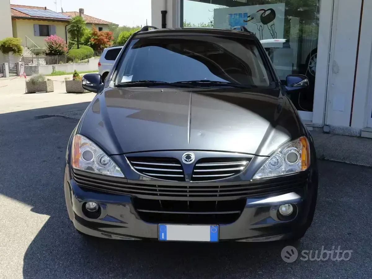 Usata SsangYong Kyron 141 CV (103 kW) 2006 Grigio SUV