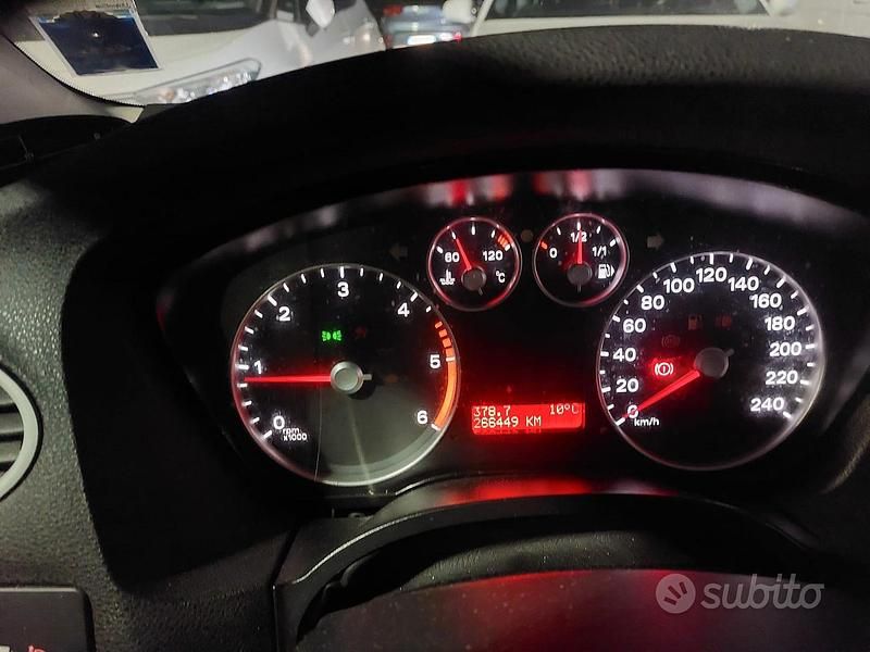 Usata Ford Focus 116 CV (85 kW) 2007 Grigio Berlina