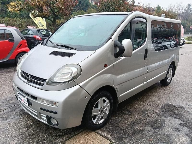 Usata Opel Vivaro 101 CV (74 kW) 2003 Grigio Monovolume