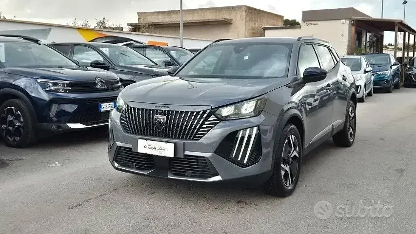 Usata Peugeot 2008 Allure 101 CV (74 kW) 2025 Grigio SUV