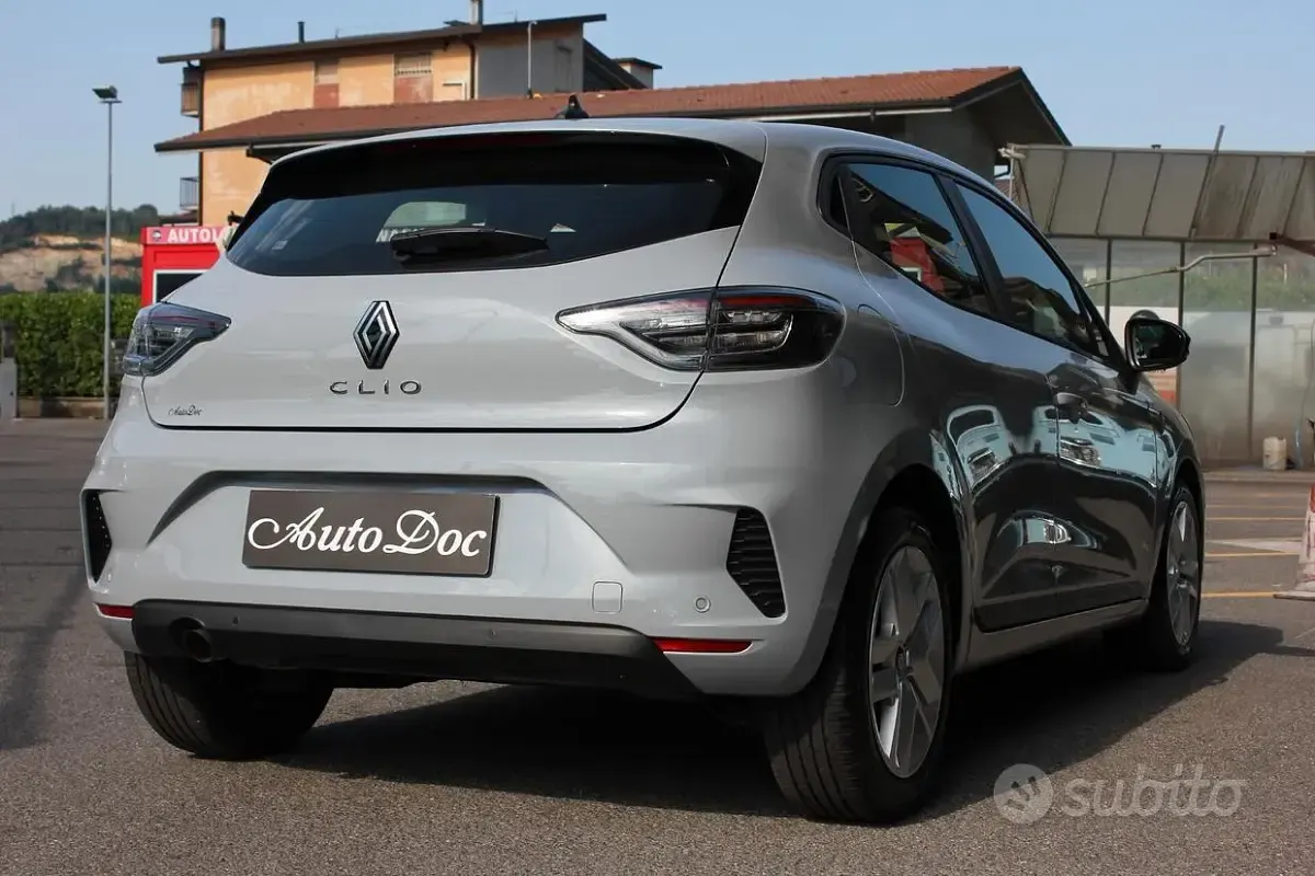Usata Renault Clio V Evolution 91 CV (66 kW) 2025 Grigio Berlina