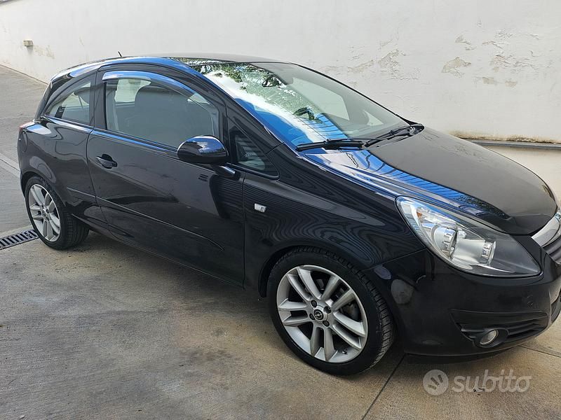 Usata Opel Corsa 90 CV (66 kW) 2006 Nero Coupé