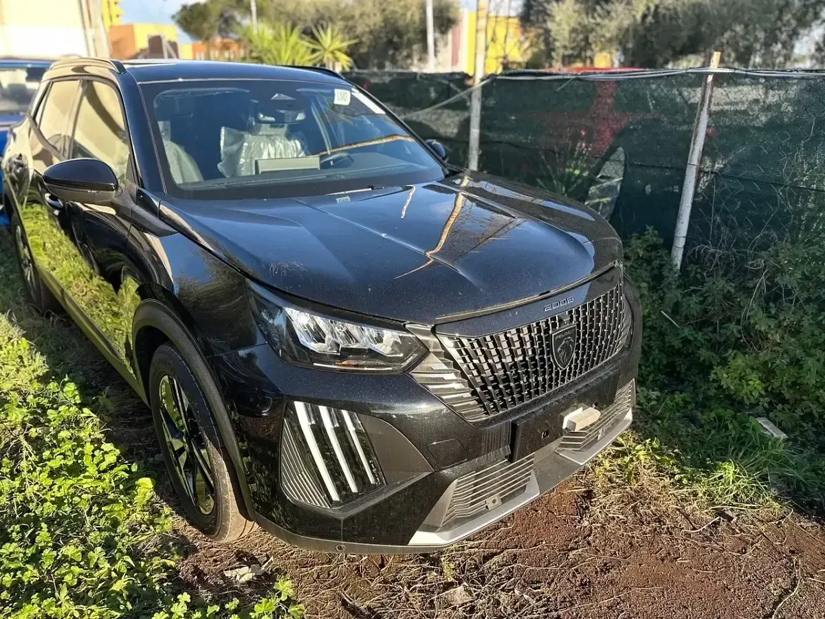 Usata Peugeot 2008 Allure 100 CV (73 kW) 2025 Nero SUV