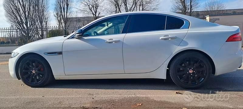 Usata Jaguar XE Business Edition 180 CV (132 kW) 2018 Bianco Berlina
