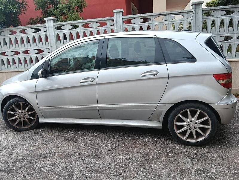 Usata Mercedes B180 Chrome 108 CV (79 kW) 2007 Grigio Monovolume