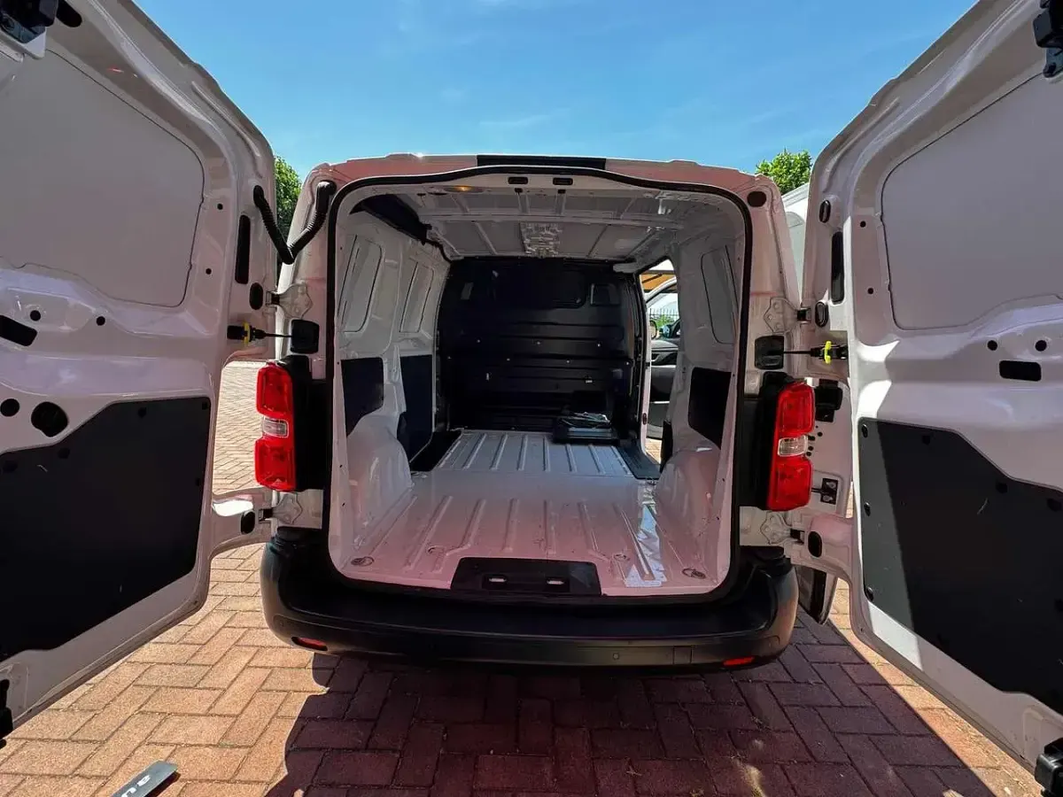 Usata Citroën Jumpy 120 CV (88 kW) 2022 Bianco pastello Monovolume
