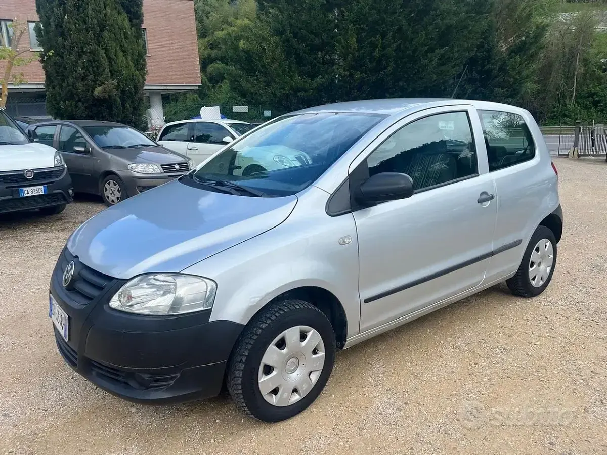 Usata VW Fox 75 CV (55 kW) 2008 Grigio Utilitaria