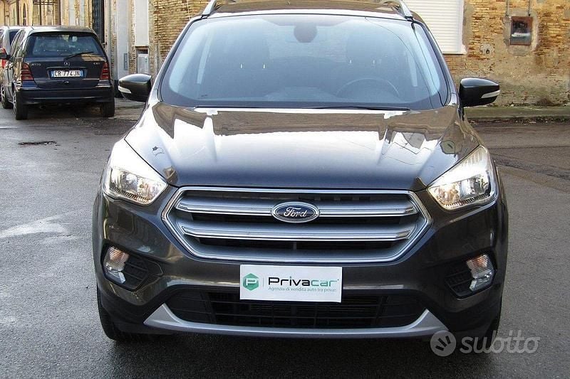 Usata Ford Kuga Business Edition 120 CV (88 kW) 2017 Grigio SUV