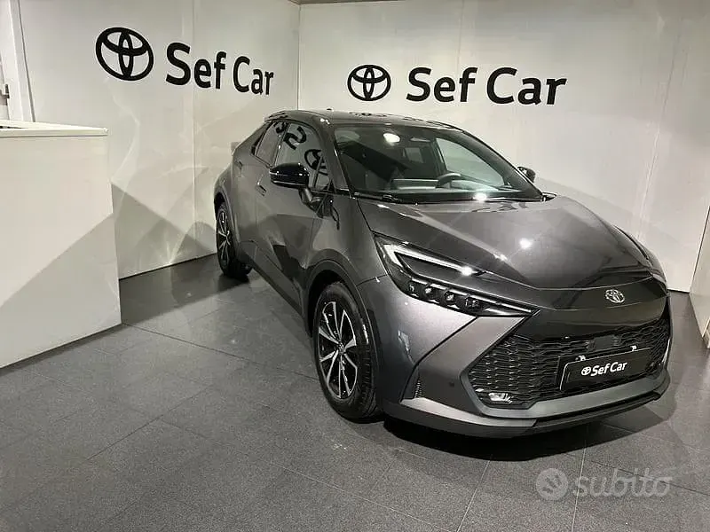 Usata Toyota C-HR Trend 223 CV (164 kW) 2025 Grigio SUV