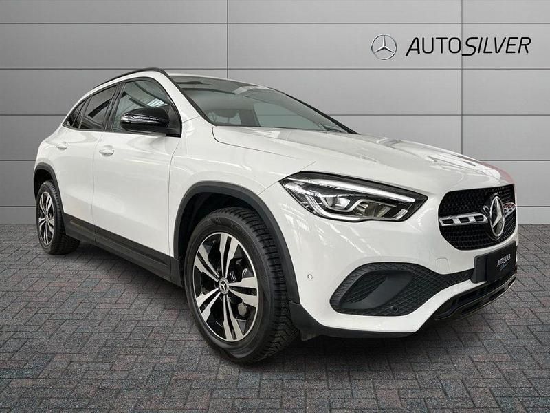 Usata Mercedes GLA200 150 CV (110 kW) 2020 Bianco SUV