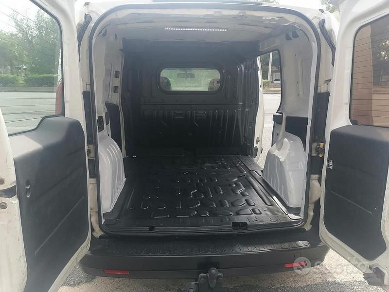 Usata Fiat Doblò 104 CV (76 kW) 2012 Bianco Monovolume