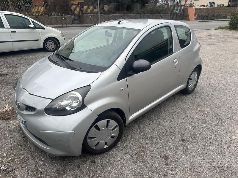Usata Toyota Aygo 67 CV (49 kW) 2009 Grigio Utilitaria