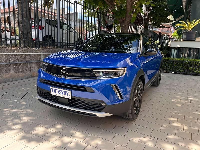 Blu voltaic/ tetto nero Usata 2023 Opel Mokka Sport SUV | 17.900 € (Buon prezzo) - Immagine 1/4