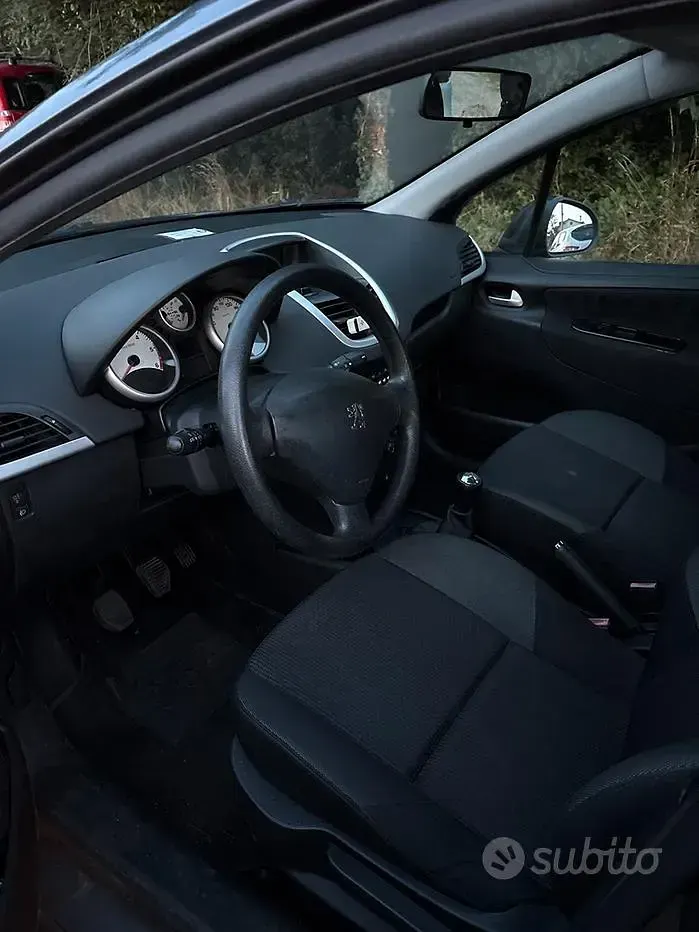 Usata Peugeot 207 68 CV (50 kW) 2011 Grigio Berlina