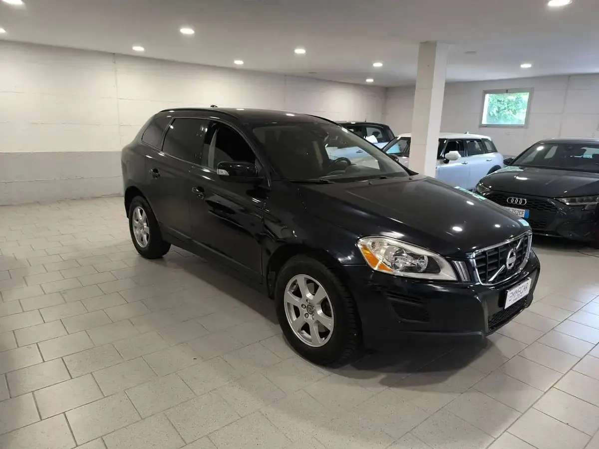 Usata Volvo XC60 Summum 163 CV (119 kW) 2011 Nero metallizzato SUV