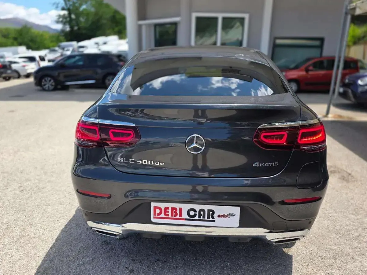 Usata Mercedes GLC300 194 CV (142 kW) 2022 Grigio scuro SUV