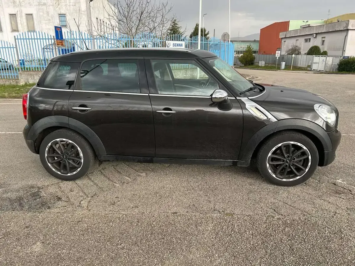 Usata Mini Cooper D Countryman Business 111 CV (81 kW) 2015 Verde SUV