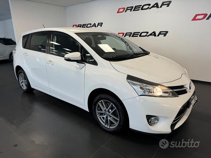 Usata Toyota Verso Active 132 CV (97 kW) 2015 Bianco Monovolume