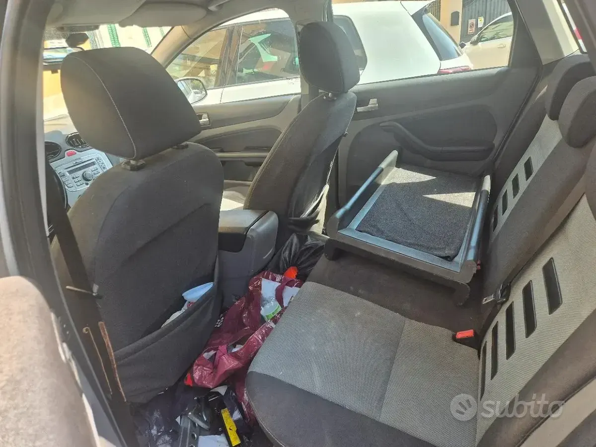 Usata Ford Focus 90 CV (66 kW) 2008 Grigio Station wagon