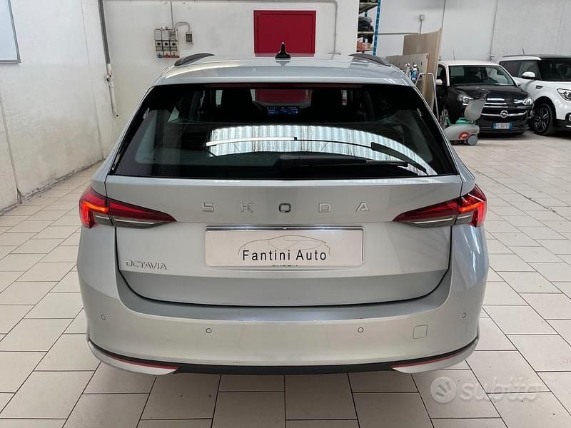 Käytetty Skoda Octavia Executive 150 HP (110 kW) 2024 Harmaa Farmari