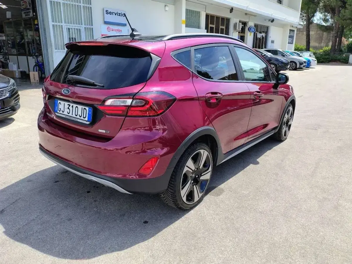 Usata Ford Fiesta Active X 125 CV (91 kW) 2022 Beautiful berry Utilitaria