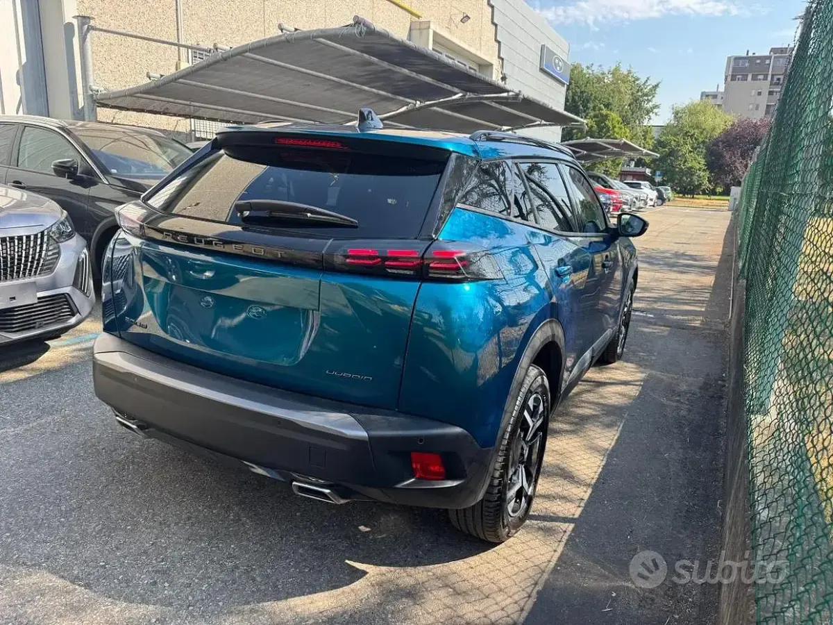 Usata Peugeot 2008 Allure 136 CV (100 kW) 2025 Blu metallizzato SUV