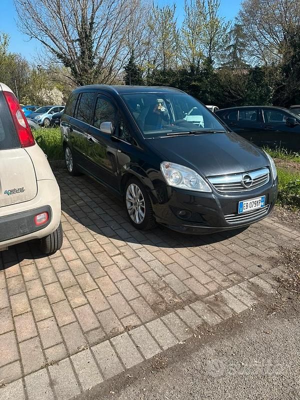 Usata Opel Zafira Cosmo 140 CV (102 kW) 2010 Nero Monovolume
