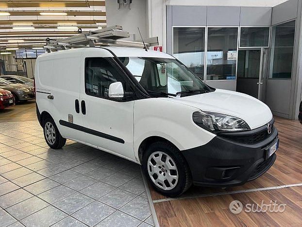 Usata Fiat Doblò Lounge 120 CV (88 kW) 2020 Grigio Monovolume