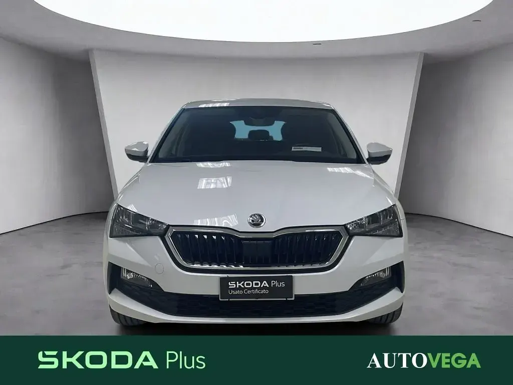 Usata Skoda Scala Ambition 90 CV (66 kW) 2021 Bianco / pastello Utilitaria
