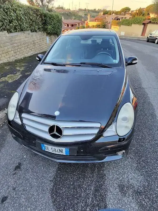 Käytetty Mercedes R320 224 HP (164 kW) 2008 Tila-auto