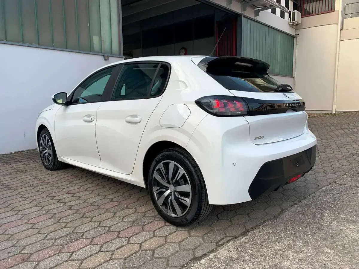 Usata Peugeot 208 75 CV (55 kW) 2023 Bianco Utilitaria