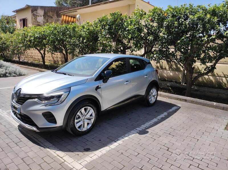 Usata Renault Captur 116 CV (85 kW) 2020 Grigio SUV