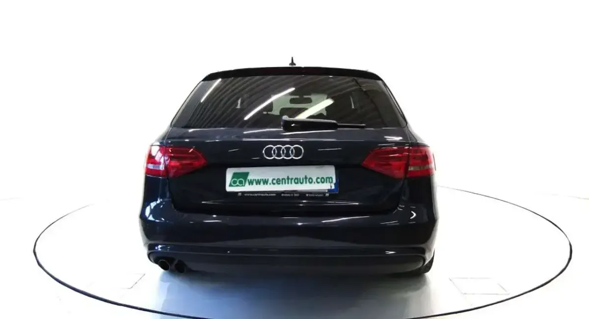 Usata Audi A4 177 CV (130 kW) 2013 Blu scuro Station wagon