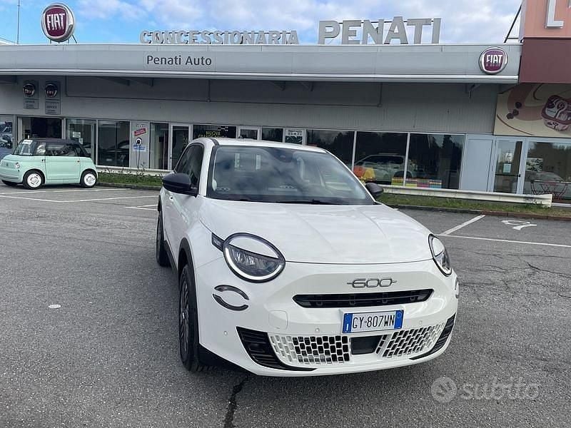 Bianco Nuova 2025 Fiat 600 Comfort SUV | 23.900 € - Immagine 1/4