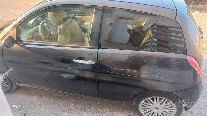 Usata Lancia Ypsilon 70 CV (51 kW) 2004 Nero Utilitaria